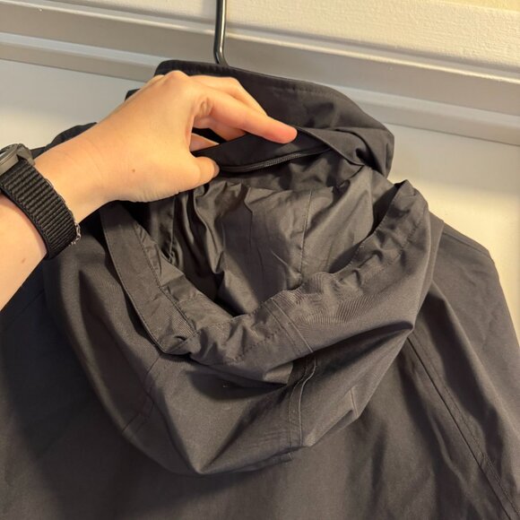Tentree Nimbus Short Rain Jacket Black Recycled Materials - Picture 6 of 11